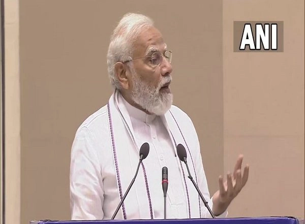 India News | PM Modi Urges Judiciary to Encourage Use of Local Languages in Courts