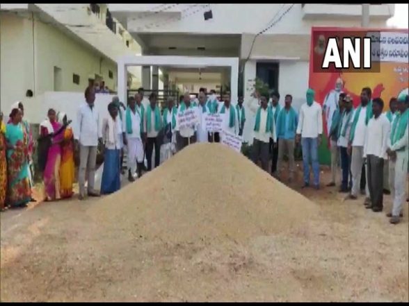 India News | Telangana: Farmers Dump Paddy Outside BJP MP's Residence - Vimarsana News