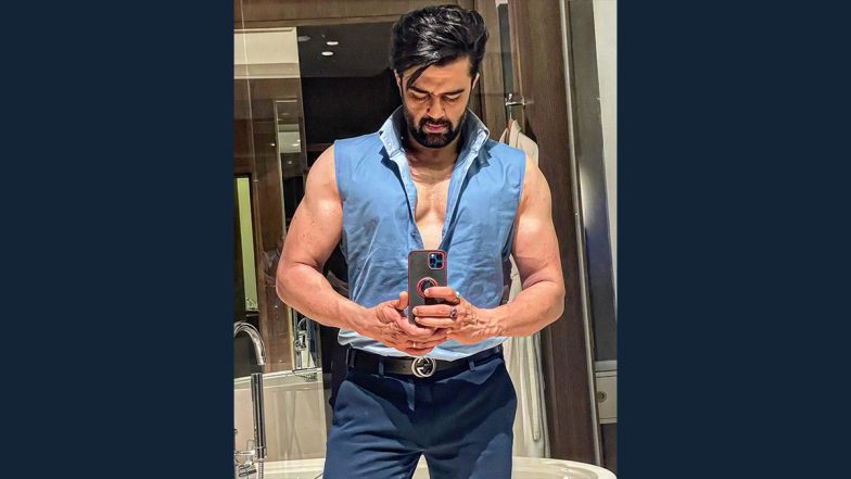 Maniesh Paul’s Post Shoot Mirror Selfie Will Make You Feel The Heat In This 'Garmi'