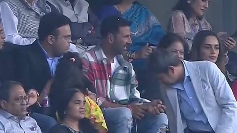 Akshay Kumar Spotted at IPL 2022 Closing Ceremony at Narendra Modi Stadium in Ahmedabad (See Pics)