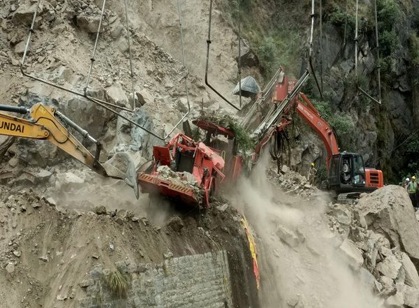 India News | Jammu Tunnel Collapse: Fresh Landslide Halts Rescue Efforts
