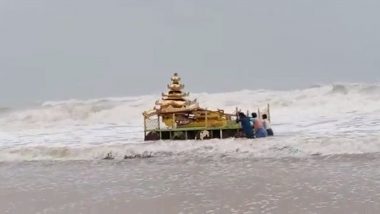 Cyclone Asani: Gold Painted Chariot Washes Ashore Srikakulam District in Andhra Pradesh; Watch Video