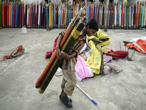 India News | DCW Rescues 5 Minor Boys from Bangle Making Unit in Delhi's Jahangirpuri - Vimarsana News
