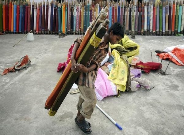 India News | DCW Rescues 5 Minor Boys from Bangle Making Unit in Delhi's Jahangirpuri
