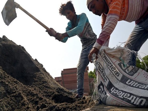 India News | 'What Will We Eat, if We Won't Work?': Labourers Working Under Scorching Heat in Delhi - Vimarsana News