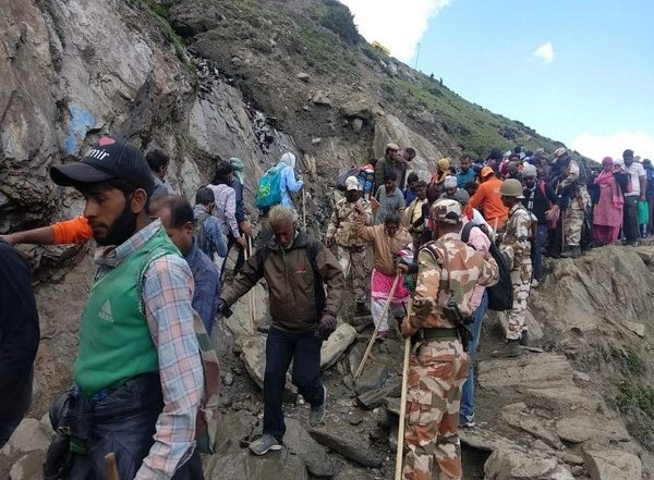 India News | DHSK Visits Chandanwadi Pahalgam, Takes Stock of Medical Facilites Ahead of Amarnath Yatra 2022