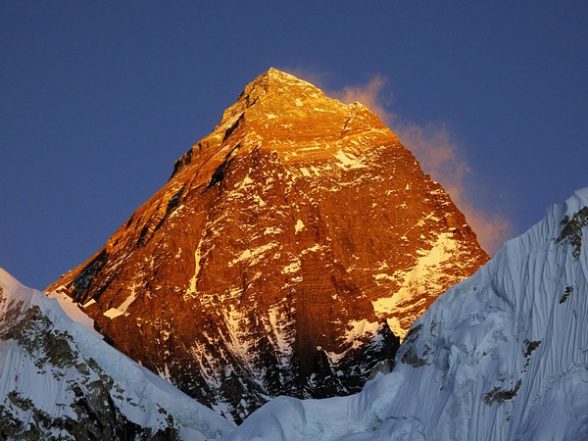 World News | Russian Climber Dies on Mt. Qomolangma