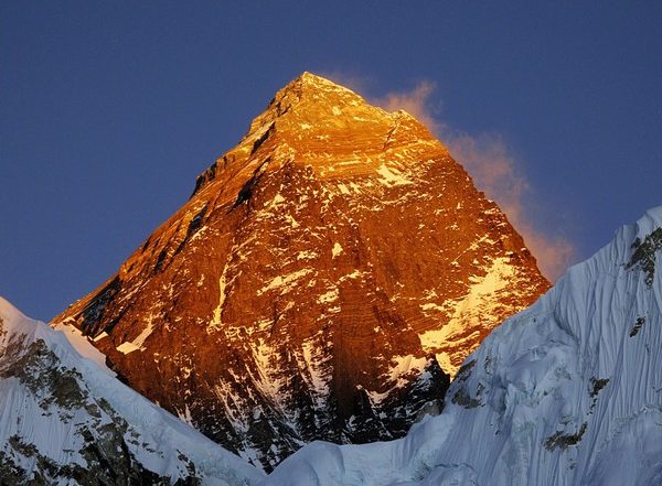 World News | Russian Climber Dies on Mt. Qomolangma