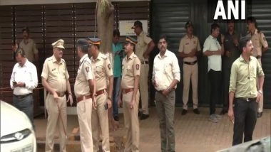 India News | Loudspeaker Row: Heavy Police Deployment Outside Raj Thackeray's Residence in Mumbai