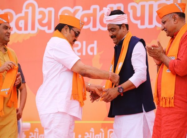 India News | Congress MLA from Gujarat Joins BJP After Resignition