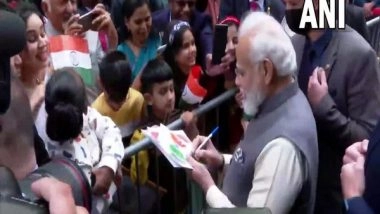 World News | Members of Indian Diaspora Accord Warm Welcome PM Modi in Paris