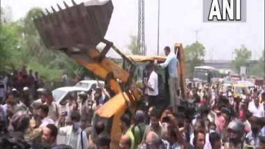 India News | Locals Protest Anti-encroachment Drive in Delhi's Shaheen Bagh