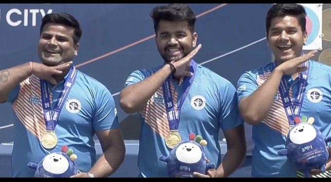 Indian Compound Men’s Team Abhishek Verma, Aman Saini and Rajat Chauhan do Pushpa Celebration After Winning Gold Medal at Archery World Cup 2022