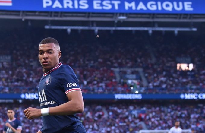 PSG 5-0 Metz, Ligue 1 2021-22: Kylian Mbappe Nets Hat-trick After his Contract Renewal (Watch Goal Video Highlights)