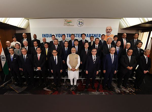 PM Narendra Modi Chairs Roundtable With Japanese Business Leaders in Tokyo, Urges Them To Join ‘Make in India for World’