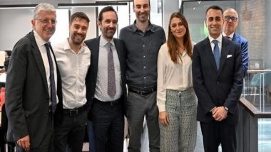 Business News | Italian Minister of Foreign Affairs Visits Even Healthcare in Bengaluru During His Trip to India