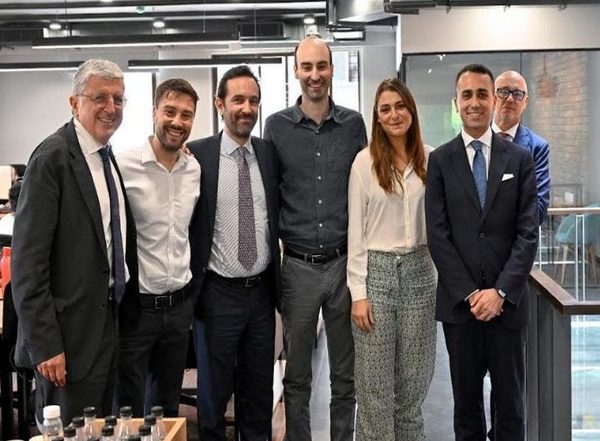 Business News | Italian Minister of Foreign Affairs Visits Even Healthcare in Bengaluru During His Trip to India