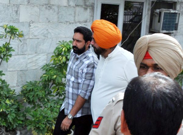 Navjot Singh Sidhu Road Rage Case: Congress Leader Refuses To Comment After Being Sentenced to One-Year Rigorous Imprisonment