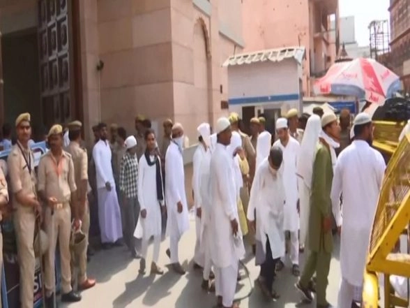 Gyanvapi Masjid Controversy: Friday Prayers Offered at Mosque in Varanasi