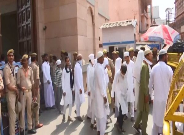 Gyanvapi Masjid Controversy: Friday Prayers Offered at Mosque in Varanasi With Least Number of People