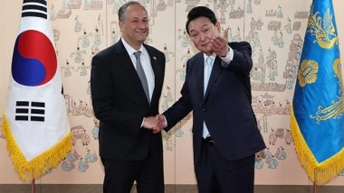 World News | South Korean President Yoon Meets Foreign Envoys on His First Day, Xi Jinping Invites Yoon to Visit China