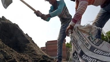 India News | Delhi Govt to Provide Free Bus Passes to Construction Workers