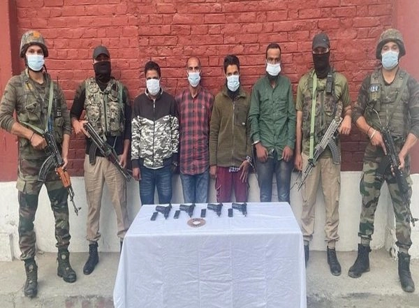India News | J-K Police Arrest 4 Hybrid Terrorists of TRF/LeT in Srinagar, 2 Terrorist Associates in Awantipora