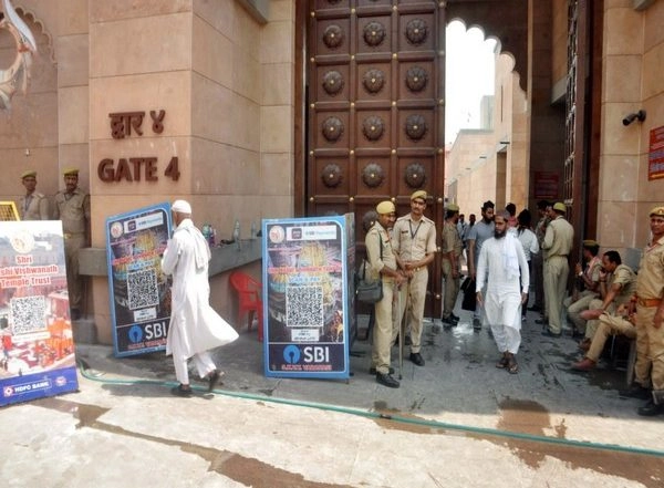 India News | Plea Filed in Varanasi Court to Demolish Wall Beside Wazukhana in Gyanvapi Mosque, Says Lawyer