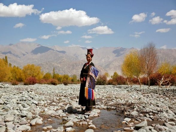 World News | Life of Shepherdess in Ladakh Mountains an Inspiration to Many - Vimarsana News