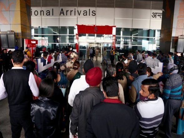 India News | Thunderstorms, Rains Lead to Flight Delays at Delhi's IGI - Vimarsana News