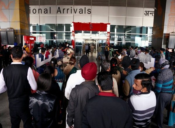 India News | Thunderstorms, Rains Lead to Flight Delays at Delhi's IGI