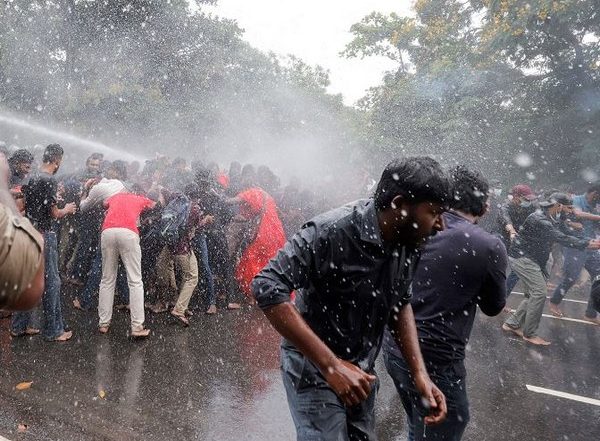 World News | Roads Near Sri Lankan Parliament Made out of Bounds for Public Amid Protests