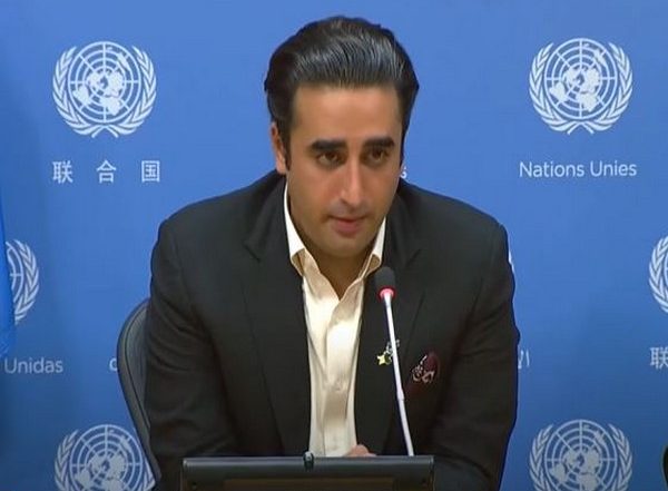 World News | Pakistan FM Bilawal Bhutto Defends Imran Khan over His Moscow Visit