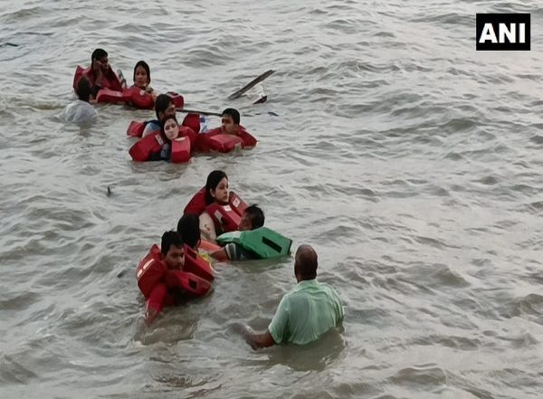 India News | Odisha: Boat Capsizes in Chilika Lake Due to Heavy Westerly Winds; 11 Saved, One Missing