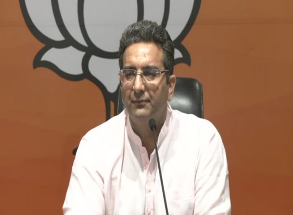 India News | BJP Accuses Kejriwal of 'looting Accolades' After Mann Sacks Punjab Minister over Corruption Charges