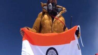 India News | IAF Officer Scales Mt Everest, Sings National Anthem on Reaching Summit