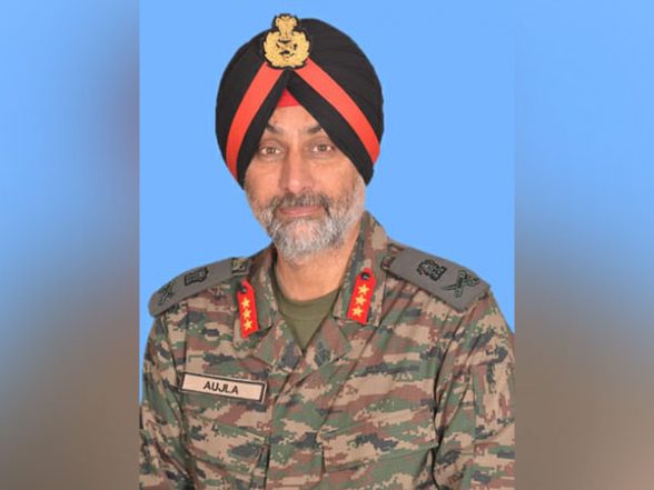 India News | Lt Gen Amardeep Singh Aujla Takes over as New Chinar Corps Commander - Vimarsana News