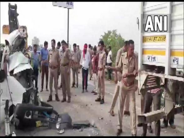 India News | UP: Seven Members of Family Die in Collision Between Ambulance, Canter Vehicle in Bareilly - Vimarsana News
