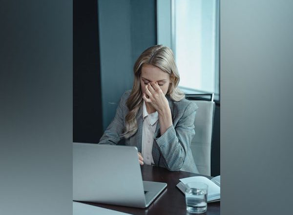 Lifestyle News | Study Suggests Women Dislike Communality Compliments at Work