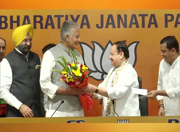 Sunil Jakhar, Former Congress Leader, Joins BJP; Party President JP Nadda Says ‘Will Play a Big Role’