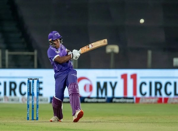 Sports News | Women's T20 Challenge: Dhoni's World Cup-winning Six Inspires Velocity's Kiran Navgire to Do Better