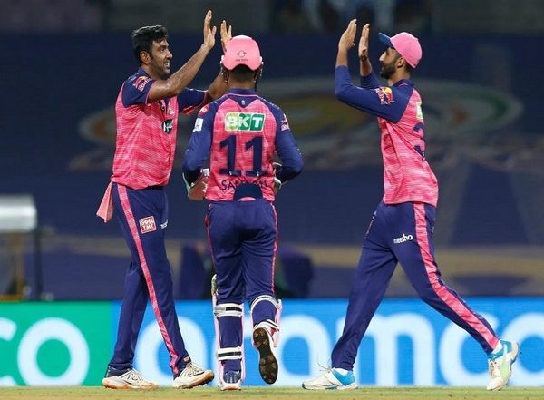 Sports News | IPL 2022: If Dew Hadn't Played a Part, 158 Would've Been Enough, Feels R Ashwin After Defeat Against MI
