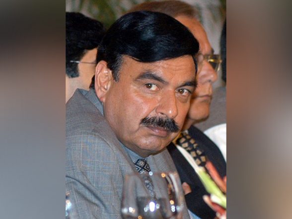 World News | Pakistan: PM Sharif's Aid Offers PKR 50,000 Reward for Anyone Who Rips off Rashid's Wig - Vimarsana News