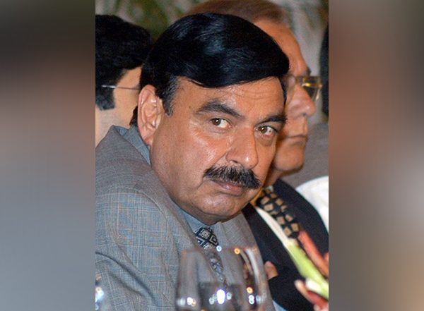 World News | Pakistan: PM Sharif's Aid Offers PKR 50,000 Reward for Anyone Who Rips off Rashid's Wig