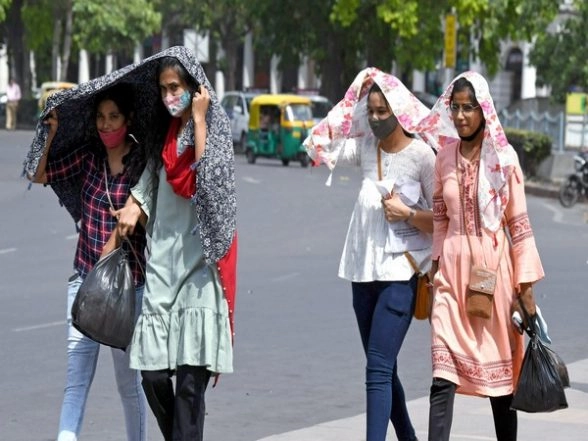 Delhi Weather Forecast: IMD Predicts Heatwave for 3 Days