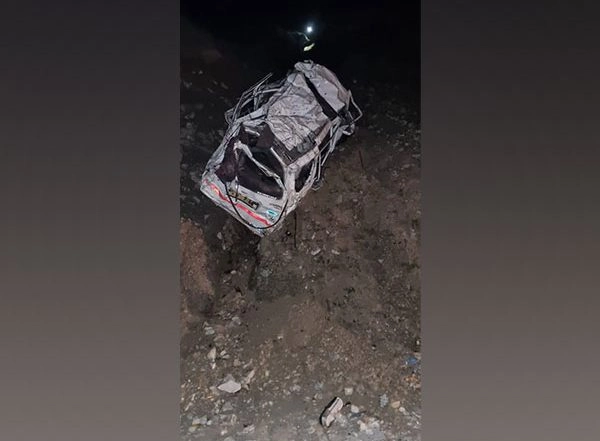 India News | Around 7-8 People Feared Killed After Vehicle Falls into Gorge at Zojila Pass