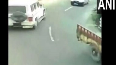 India News | CCTV Footage Shows Two Cars Trailing Sidhu Moose Wala's Vehicle Moments Before He Was Shot Dead
