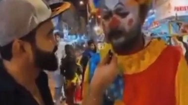 World News | Man Dressed as a Clown in Karachi Impresses Netizens with His Singing Skills, Watch Video