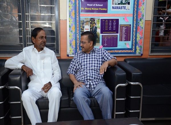 India News | Arvind Kejriwal, K Chandrashekhar Rao Hold Meeting, Discuss Crucial Issues