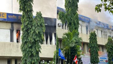 Mumbai: Fire Breaks Out at LIC Building in Santacruz, 8 Fire Tenders Deployed